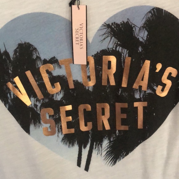 NWT Victoria’s Secret T-shirt. - Picture 2 of 4